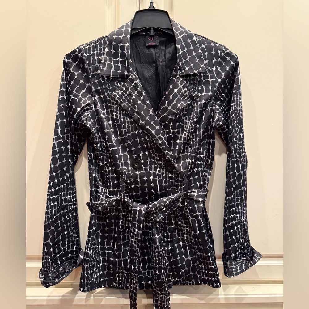 Wrapper Chic Black And White Patterned Poly Blend… - image 1